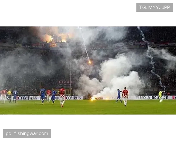 比赛因球迷投掷烟火中断十分钟 比赛因球迷投掷烟火中断十分钟